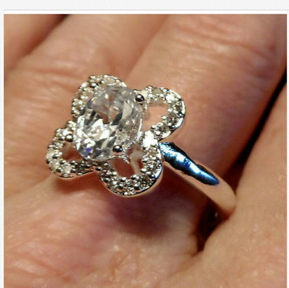 New AUSTRIAN CRYSTAL Clover Gem Ring 8 SilverPlate - Picture 5 of 6